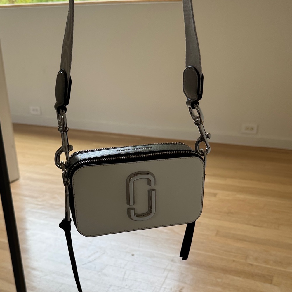 Marc Jacob’s snapshot bag never worn